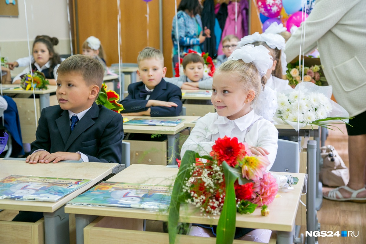 Сегодня учатся школьники в челябинске. Первая школа Красноярск. 1 Школа ученики в Красноярске. Школа номер 69 Красноярск. Школа в Емельяново Красноярск.