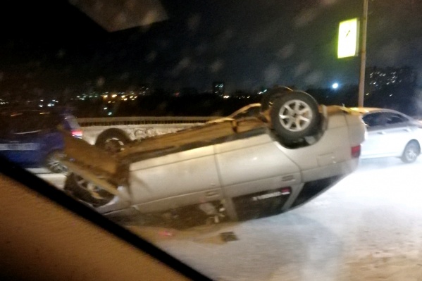 Автомобиль сильно повреждён Автомобиль сильно повреждён