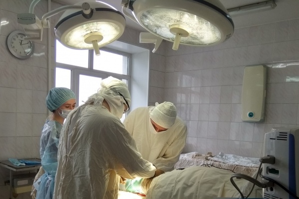 Новый метод заднего доступа — это маленький разрез сзади коленного сустава Новый метод заднего доступа — это маленький разрез сзади коленного сустава
