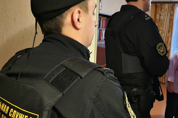 Жилье пока находится под арестом приставов Жилье пока находится под арестом приставов