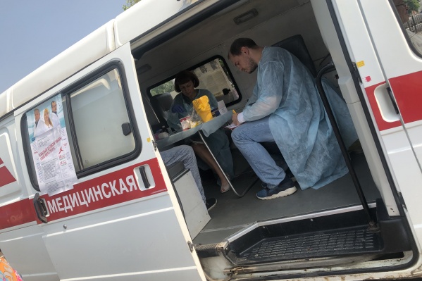 Медикам помогали волонтеры Медикам помогали волонтеры 