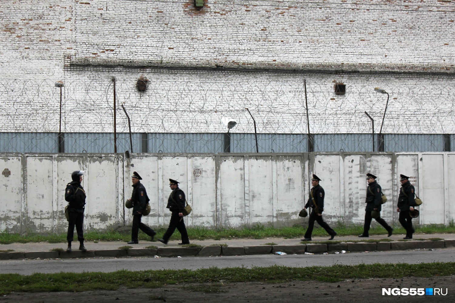 В другую колонию. Исправительная колония 6 Омск. Бунт в Омске зона 6. Г Омск ФКУ ИК 6 бунт. Зона в Омске ИК 6.