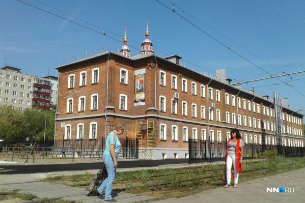 Домовая церковь в этом здании существовала с 1905 года Домовая церковь в этом здании существовала с 1905 года