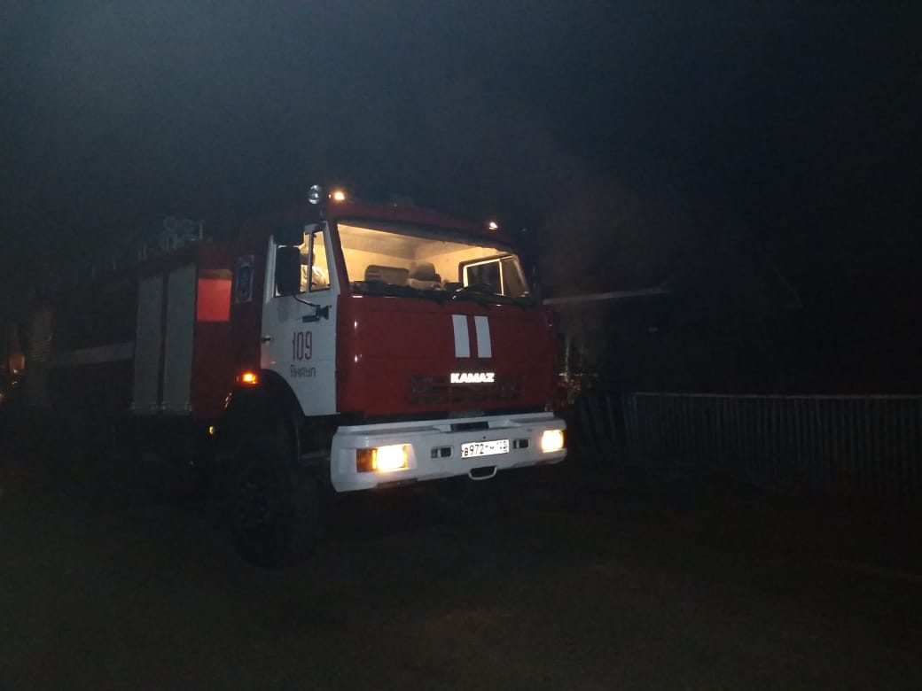 Пожар тушили и добровольцы Пожар тушили и добровольцы