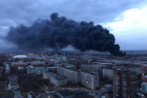 Сильный дым при пожаре дал утеплитель для холодильников пенополистирол Сильный дым при пожаре дал утеплитель для холодильников пенополистирол
