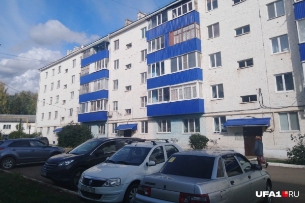 В этом доме мальчик провел последние дни с мамой В этом доме мальчик провел последние дни с мамой