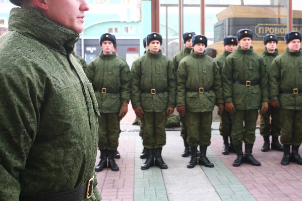 Мать призывника пожаловалась НГС на военных, которые забирают её сына в армию Мать призывника пожаловалась НГС на военных, которые забирают её сына в армию