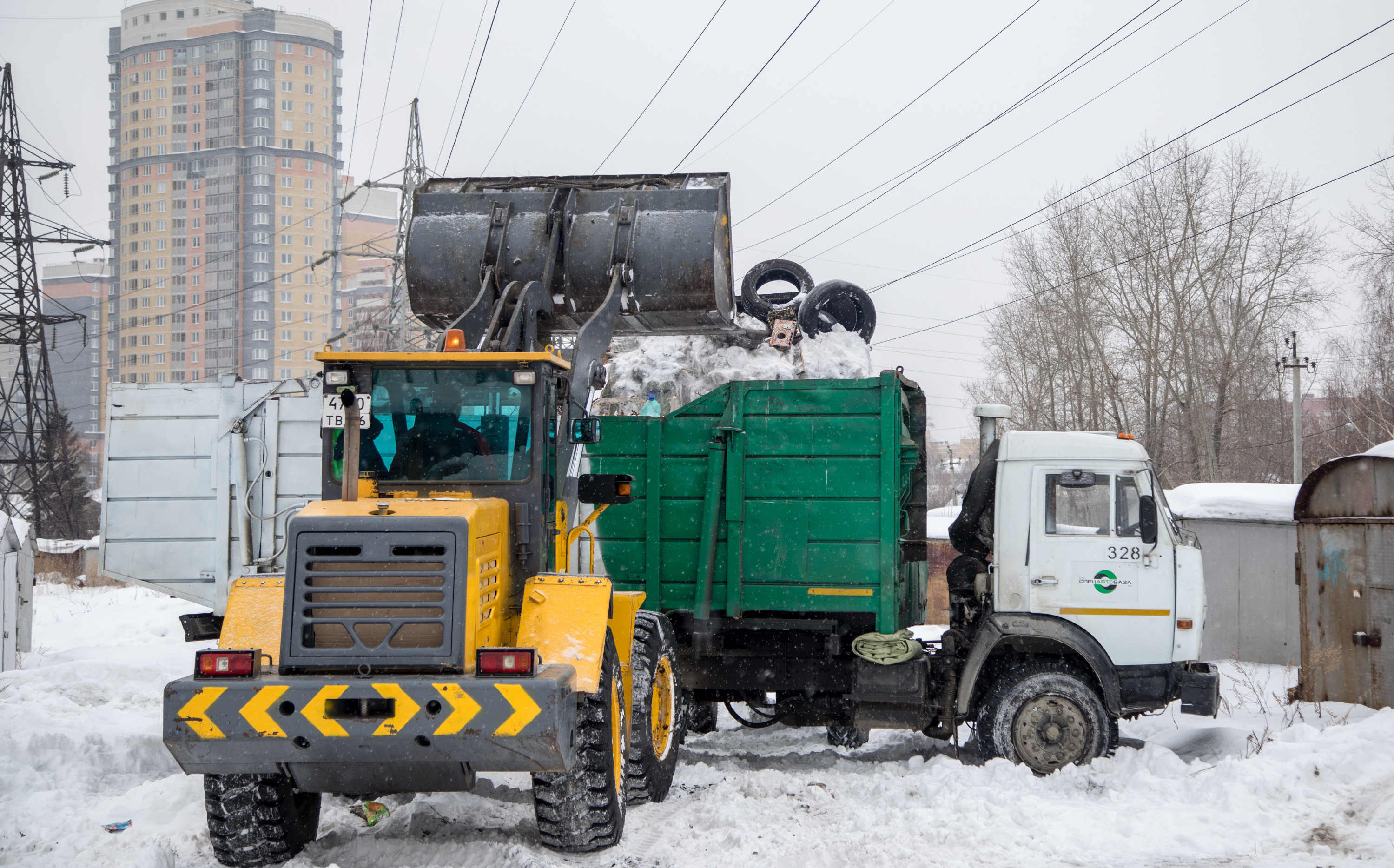 Емуп спецавтобаза свердловская. ЕМУП Спецавтобаза Екатеринбург. Мусоровоз Спецавтобаза. Полигон ЕМУП Спецавтобаза.