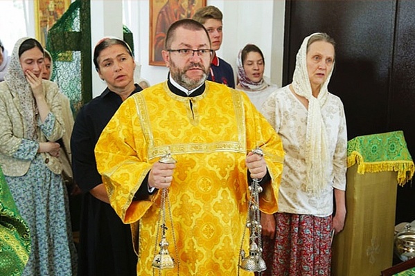 Евгений Маленкин — алтарник, или пономарь, в храме на Уралмаше Евгений Маленкин — алтарник, или пономарь, в храме на Уралмаше