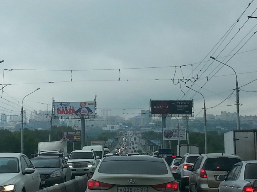 перекресток со светофором. новые светофоры в омске. остановка лыщинского новосибирск. светофор артемия лебедева улица 1905 года. камера на светофор.