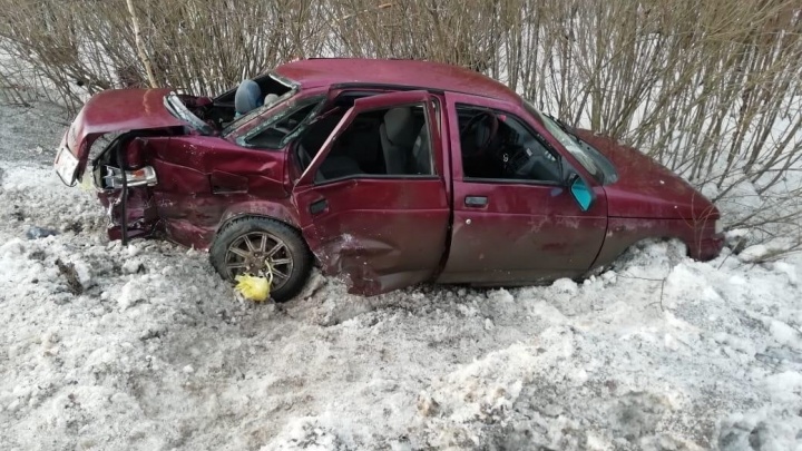 Лобовое ДТП двух ВАЗ-2110 в Башкирии стало смертельным — один из водителей скончался в Больнице