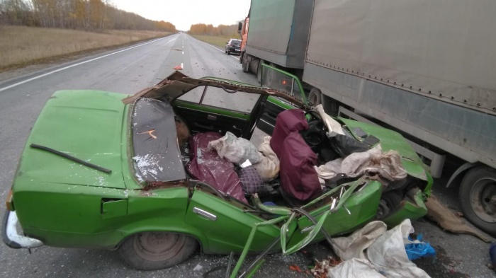 В легковом авто погибла пассажирка и пострадал водитель
