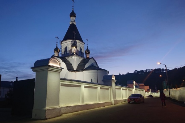 Теперь в вечернее время храм выглядит так Теперь в вечернее время храм выглядит так