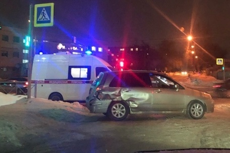 Авария случилась на перекрёстке Немировича-Данченко и Таймырской в 20:05 Авария случилась на перекрёстке Немировича-Данченко и Таймырской в 20:05