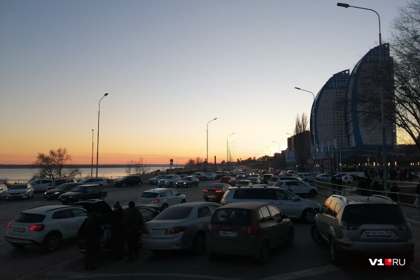 2 января в центре Волгограда настоящее столпотворение 2 января в центре Волгограда настоящее столпотворение 