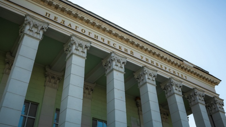 Челябинскому вузу приостановили аккредитацию по педагогическим специальностям