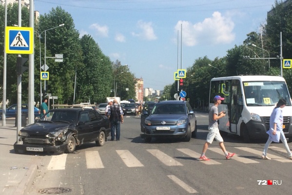 Авария случилась на пересечении с улицей Магнитогорской Авария случилась на пересечении с улицей Магнитогорской