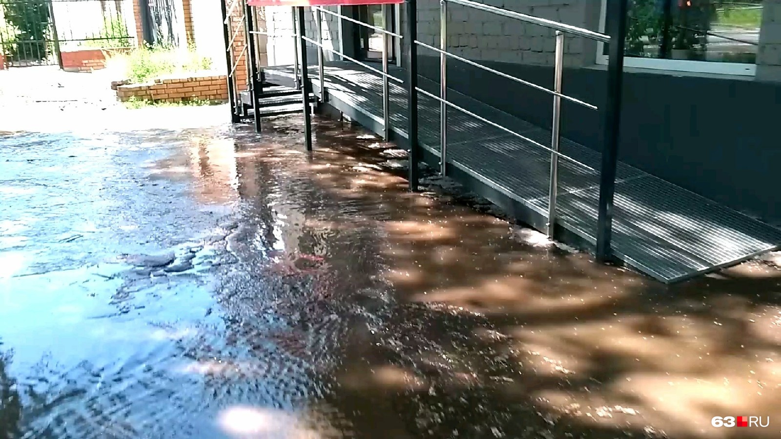 Вода потекла во дворы... Вода потекла во дворы...