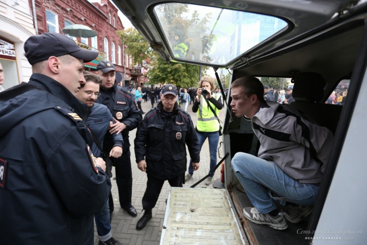 На митингах задержали более тысячи россиян, среди них были журналисты