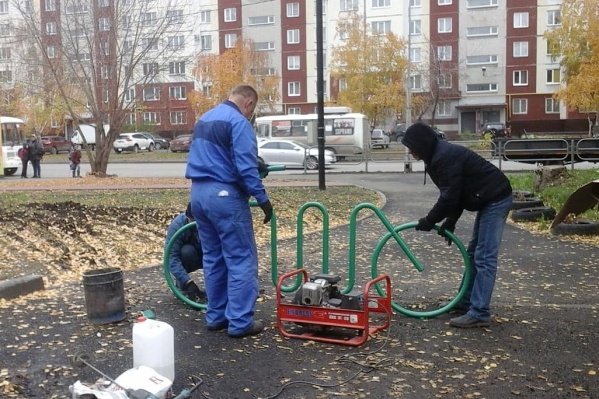 Первую велопарковку установили в сквере между домами 127–131 на улице Карла Маркса Первую велопарковку установили в сквере между домами 127–131 на улице Карла Маркса