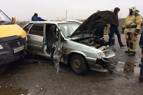 В аварии пострадали пассажир и водитель ВАЗ-2114 В аварии пострадали пассажир и водитель ВАЗ-2114