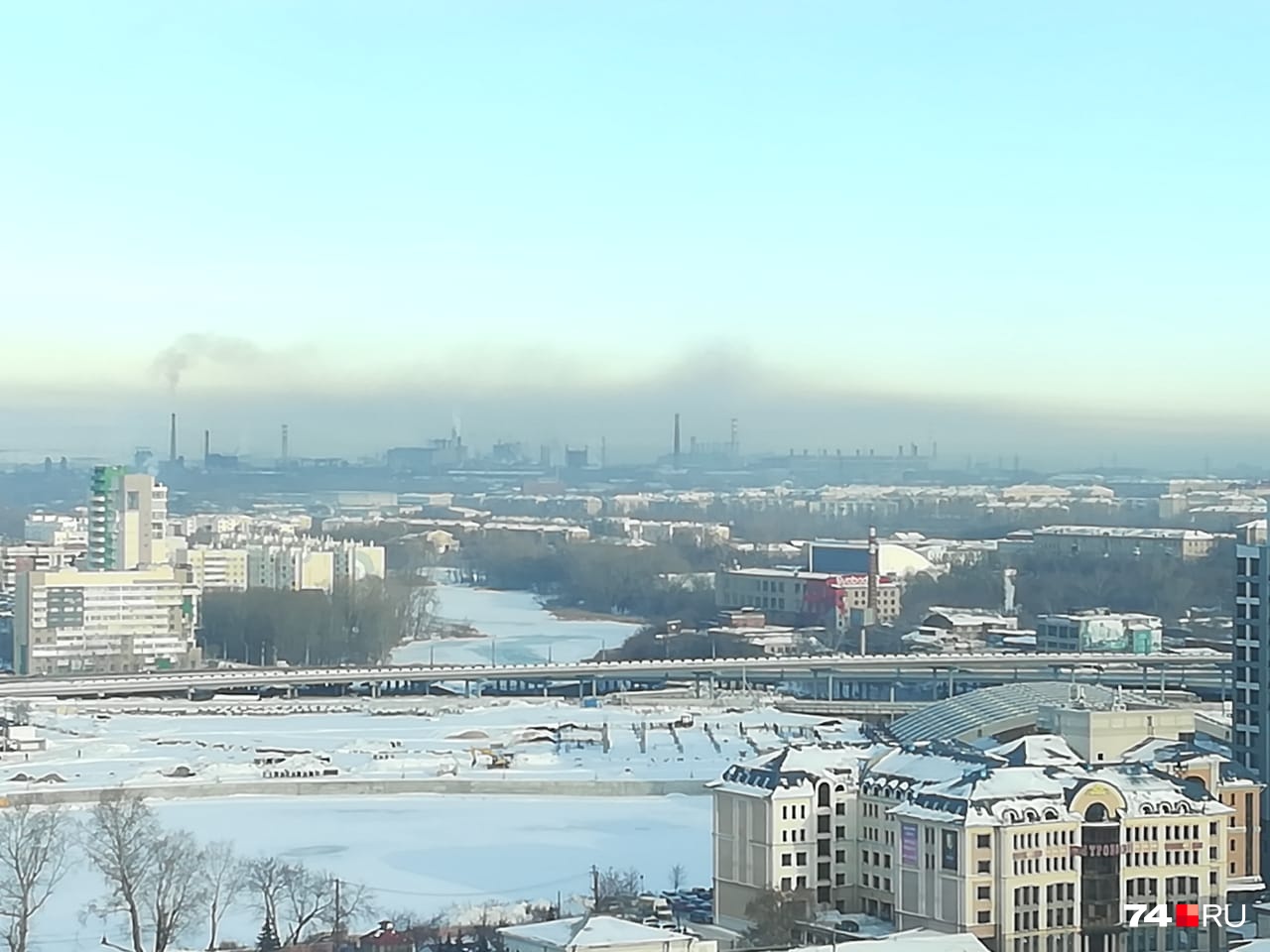 С новым смогом. Челябинск в преддверии праздников заволокло едкими выбросами