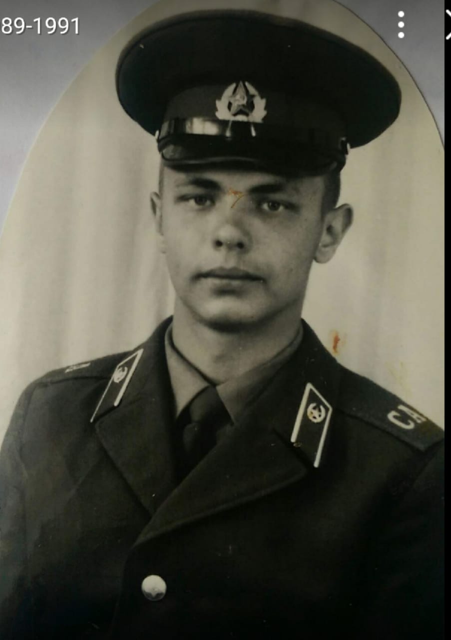 «Бляхой ремня мне пробили голову, но фото любимой не отдал»: армейские фото и байки екатеринбуржцев