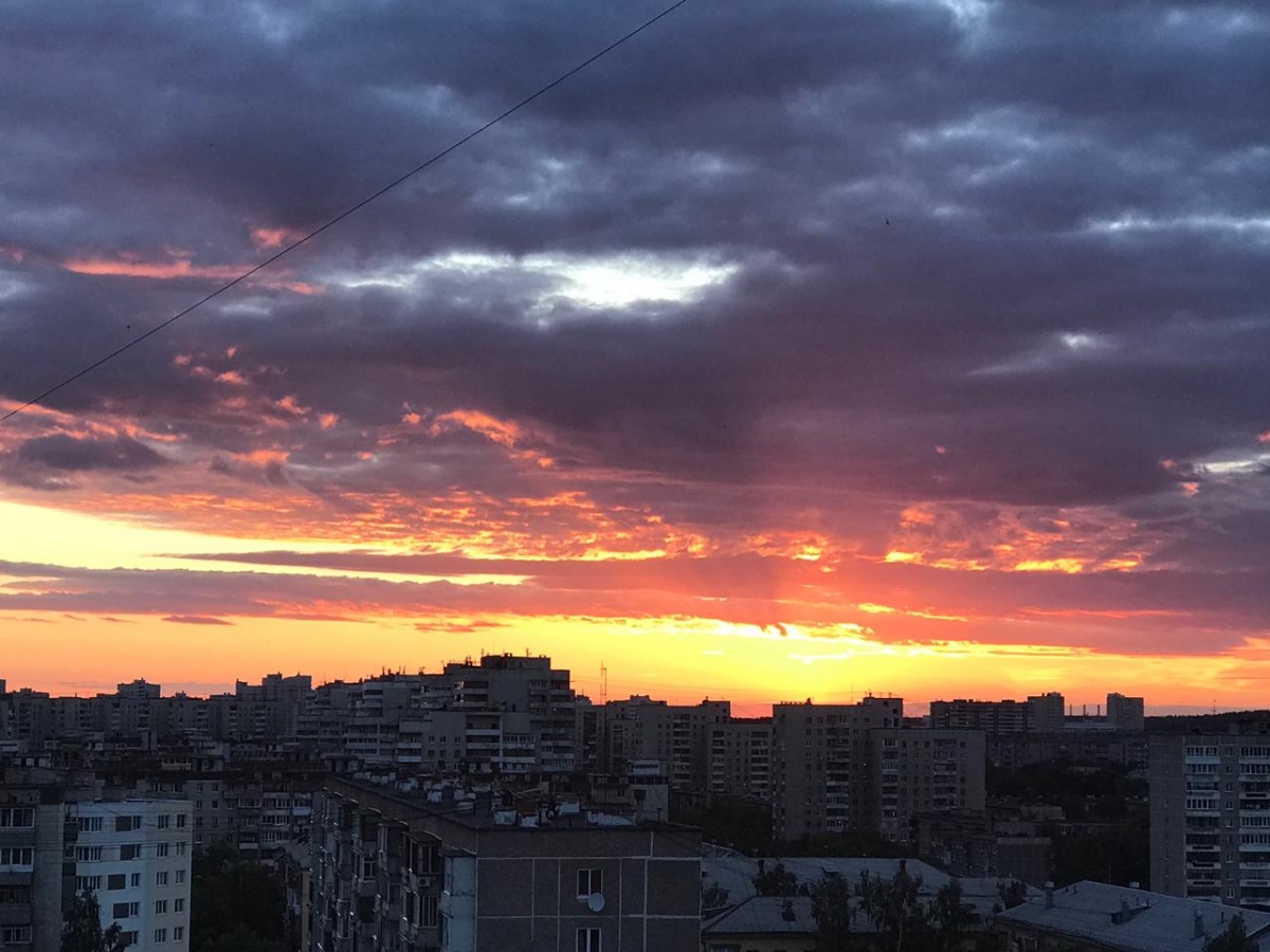 Лето — это красиво: любуемся фотографиями жёлто-красного заката в Екатеринбурге