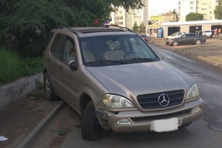Мужчина угнал автомобиль у матери своего товарища Мужчина угнал автомобиль у матери своего товарища