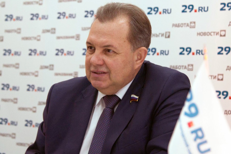 Виктор Павленко был мэром Архангельска, но с места не слетел, а взлетел — до сенатора в Москве Виктор Павленко был мэром Архангельска, но с места не слетел, а взлетел — до сенатора в Москве