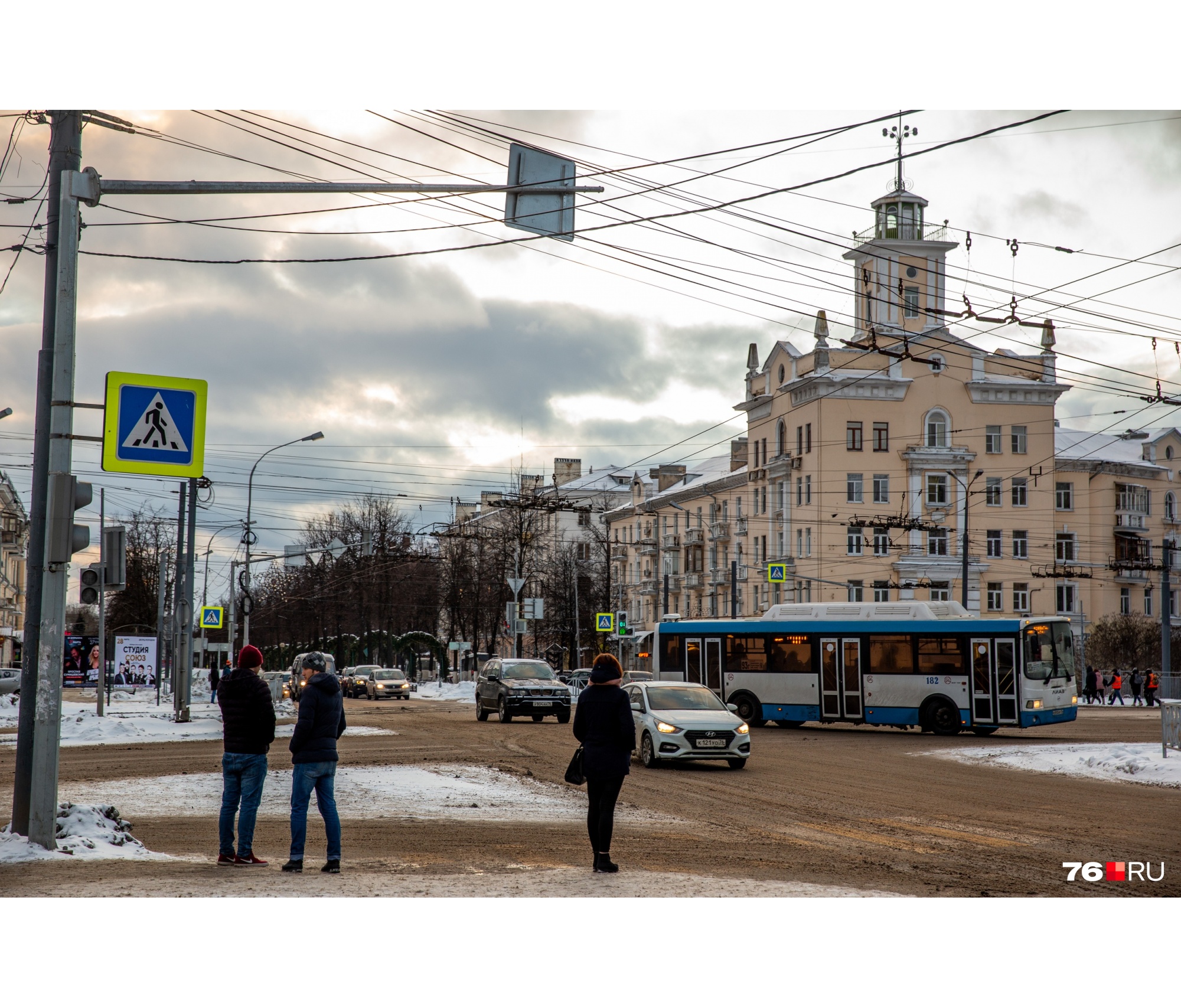 «Пешехода увезли на скорой»: в Ярославле произошло ДТП с участием троллейбуса