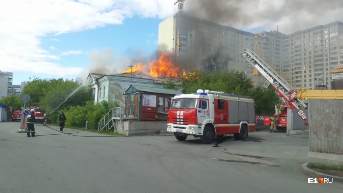 Здание загорелось сегодня, 18 июня Здание загорелось сегодня, 18 июня