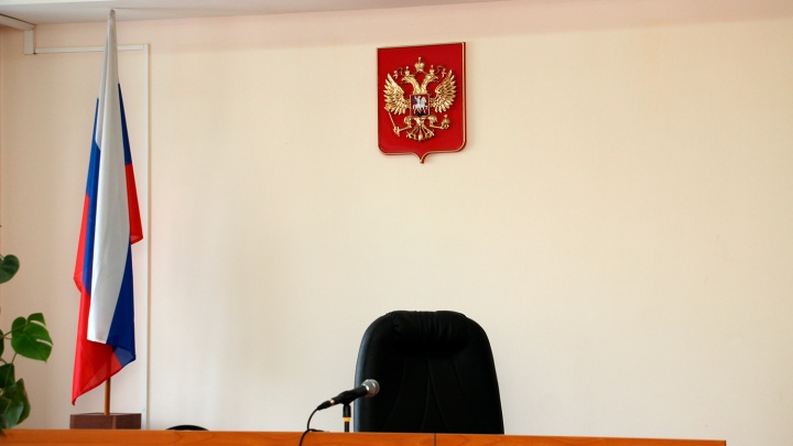 В Омской области молодого мужчину обвинили в истязании сына сожительницы