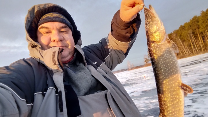 Правильно ли поступили рыбаки, когда поехали по зимнику? Отвечает организатор фестивалей по зимней рыбалке