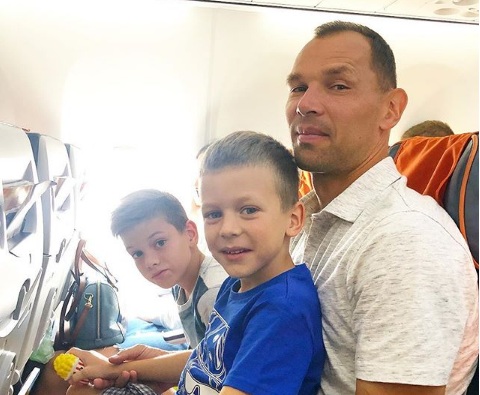 «Отдать детям»: Сергей Игнашевич сдал дорогие авиабилеты, купленные ему на футбол в Волгоград