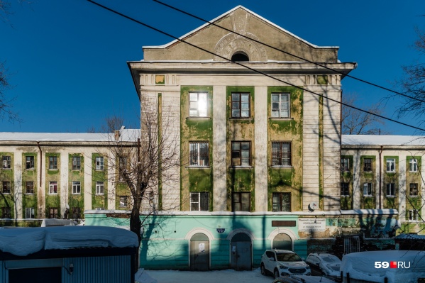 Зданию почти сто лет Зданию почти сто лет