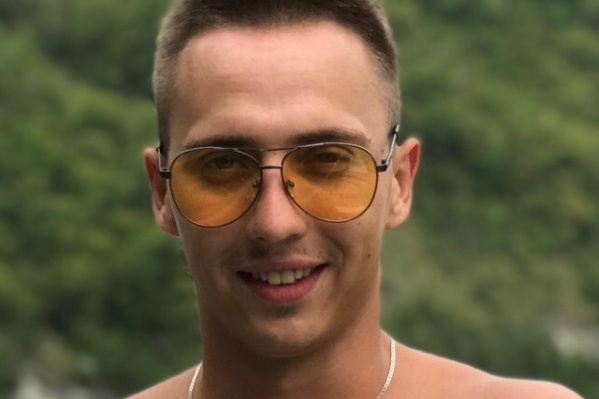Павел занимался футболом и подрабатывал в службе доставки Павел занимался футболом и подрабатывал в службе доставки 