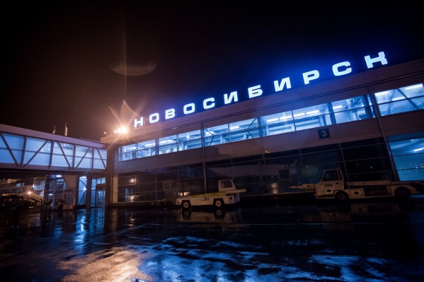 Из-за драки самолёт вылетел из Новосибирска с задержкой в 22 минуты Из-за драки самолёт вылетел из Новосибирска с задержкой в 22 минуты 