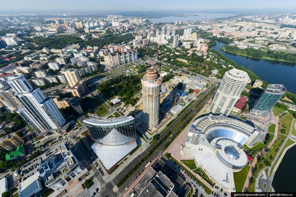 Екатеринбург (на фото) гораздо компактнее Новосибирска и может похвастаться высотной застройкой, считает депутат гордумы уральской столицы Константин Киселёв Екатеринбург (на фото) гораздо компактнее Новосибирска и может похвастаться высотной застройкой, считает депутат гордумы уральской столицы Константин Киселёв