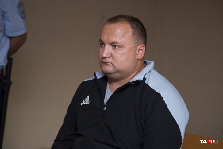 Экс-начальника следственного управления УМВД Челябинска Василия Потехина обвиняют по двум статьям и называют организатором всей аферы<br> Экс-начальника следственного управления УМВД Челябинска Василия Потехина обвиняют по двум статьям и называют организатором всей аферы<br>