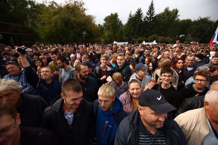 Сотни новосибирцев вышли на митинг в день выборов Сотни новосибирцев вышли на митинг в день выборов