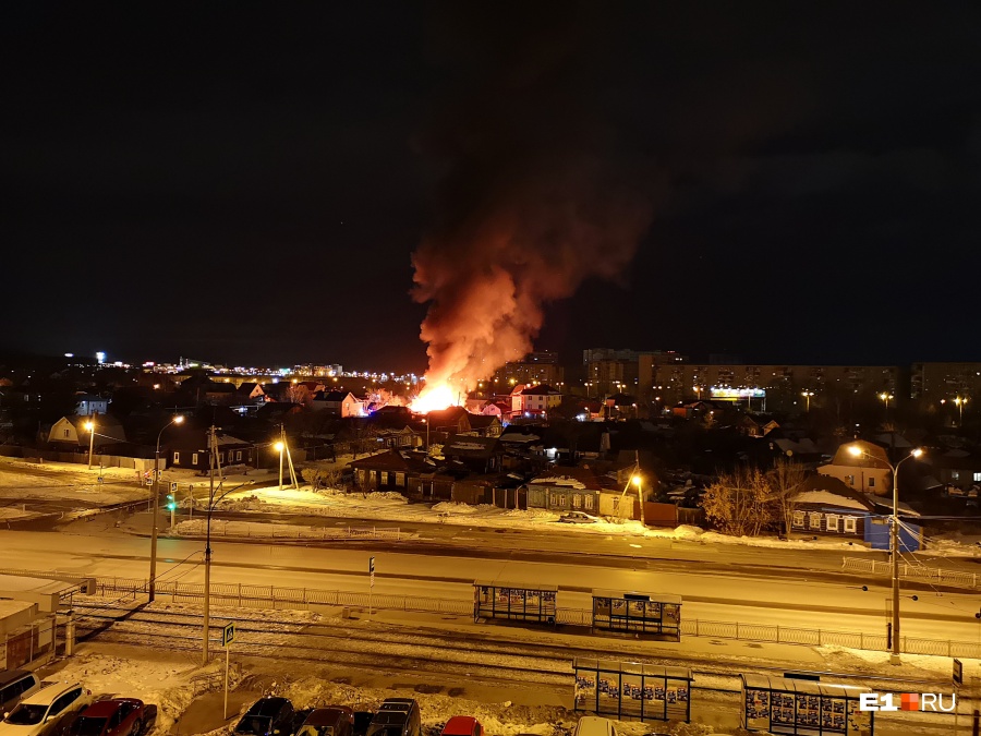 Что горит в видном сейчас. Пожар Видное сейчас. Взрывы в Екатеринбурге сейчас. Пожар в Видном сегодня ночью. Пожар в Видном ночью.