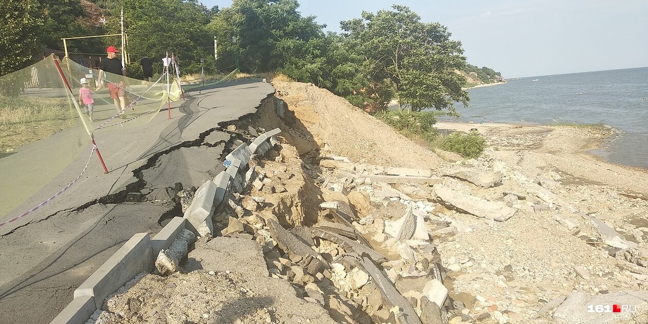 Таганрог затопило. Азовское море разрушает берег. Село Морское Таганрог. Таганрог угнало море. Таганрог море ушло.