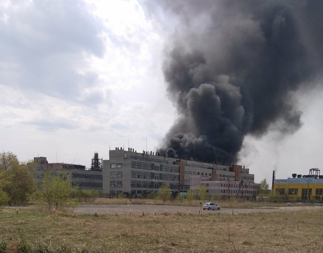 Омск горел. 51 Завод Омск. Омский завод пластмасс. Завод пластмасс Омск. 51 Завод Омск заброшенный.