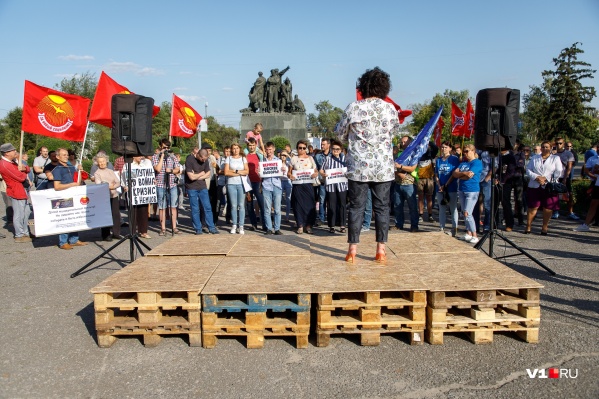 Митинг не прошедшего «фильтры» кандидата в губернаторы собрал около 90 человек Митинг не прошедшего «фильтры» кандидата в губернаторы собрал около 90 человек