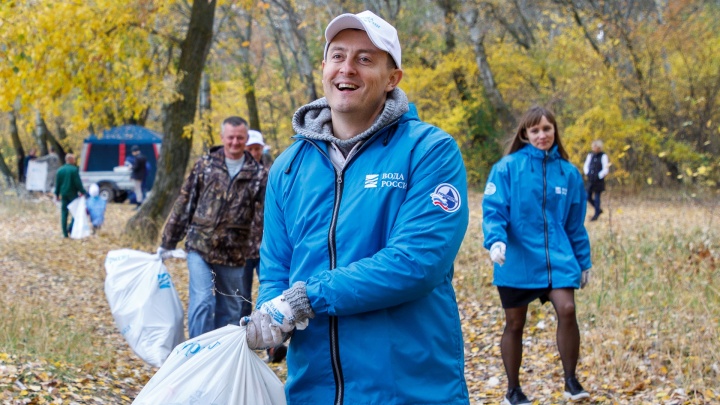 «Мы же не только на телике кривляемся»: звезда «Универа» убрал мусор в Волгоградской области