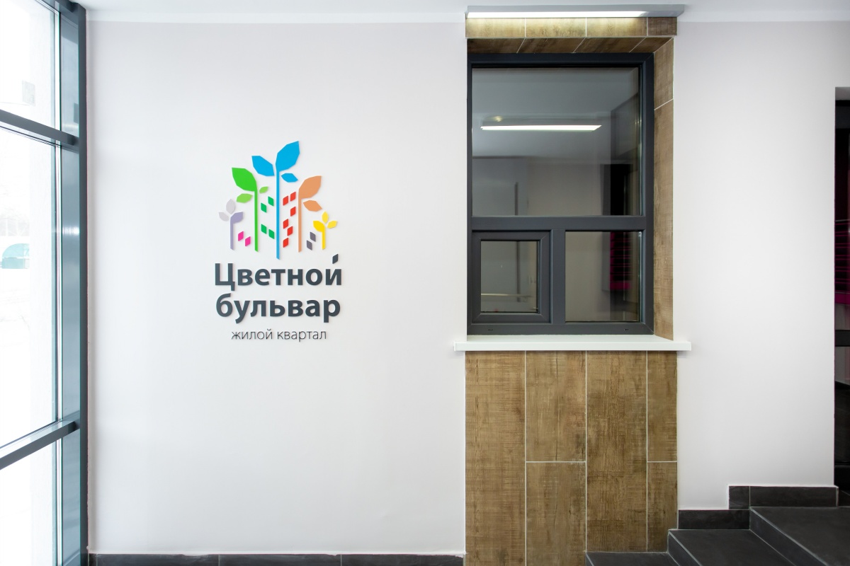 В подъездах — прозрачные двери, которые добавляют холлам первых этажей естественное освещение В подъездах — прозрачные двери, которые добавляют холлам первых этажей естественное освещение