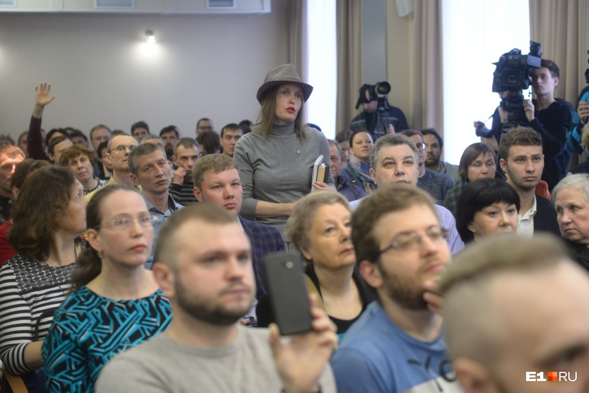 Выясняли, кто громче кричит: в мэрии устроили балаган на обсуждении храма Святой Екатерины
