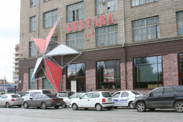 В здании на ул. Серебренниковской бар занимал 2 этажа. Фото Стаса Соколова <br>