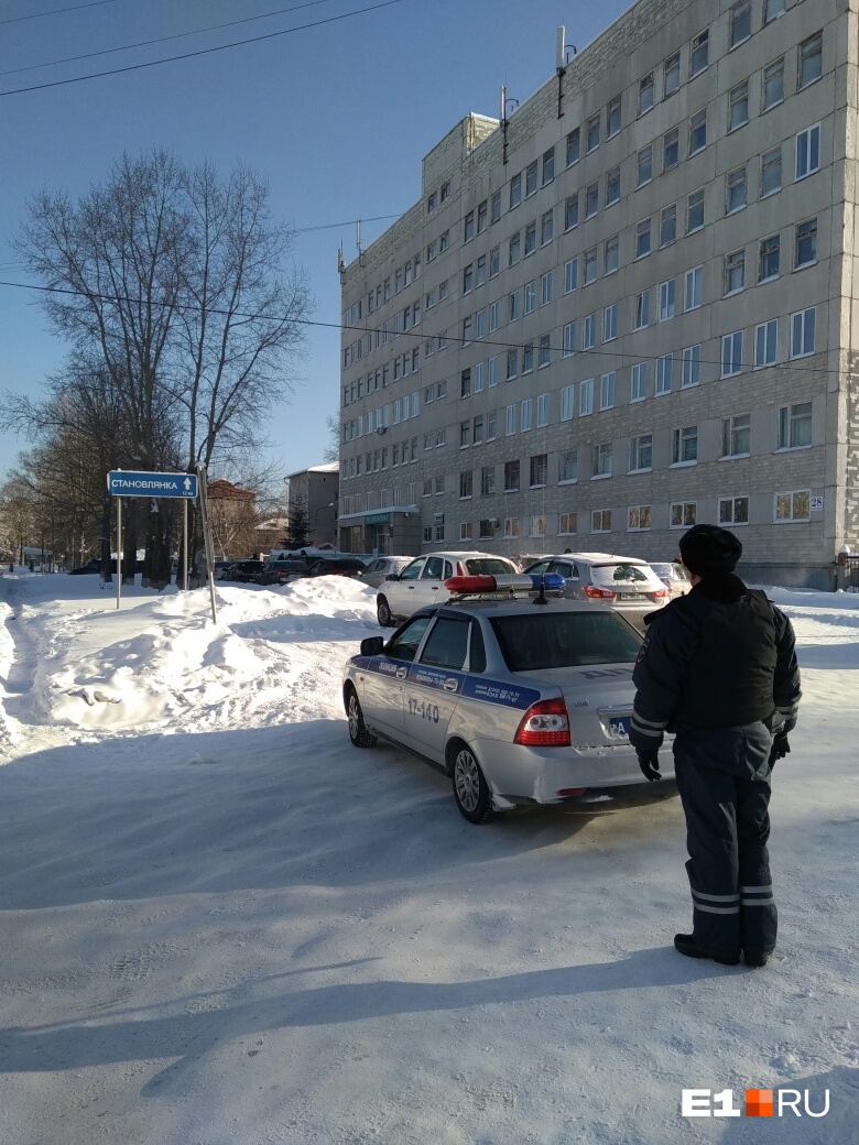 В Екатеринбурге эвакуируют офисные здания: онлайн-трансляция
